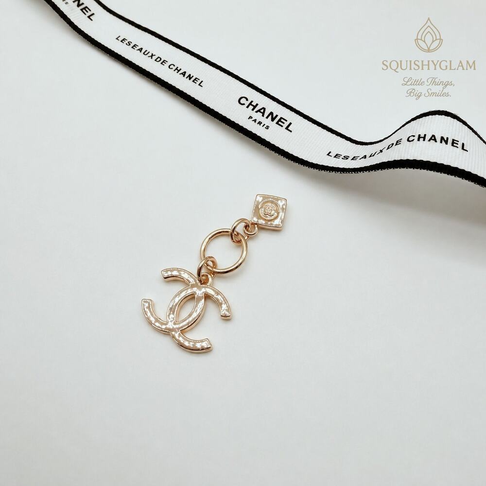 Chanel Beauté Double C Logo Charm – Gold Tone CC Keychain Charm